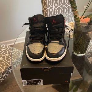 Air Jordan 1 Mid (GS) 7y